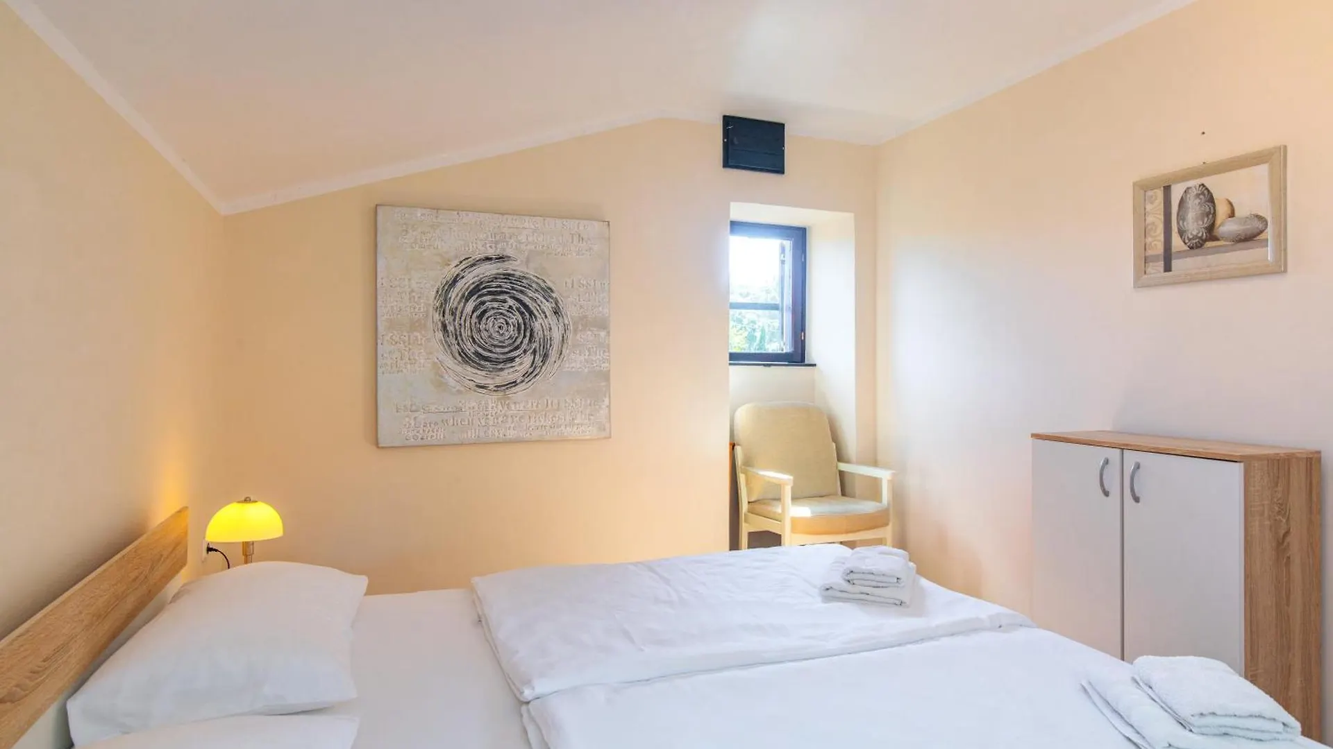 Apartments Lina Vrh  Croatia