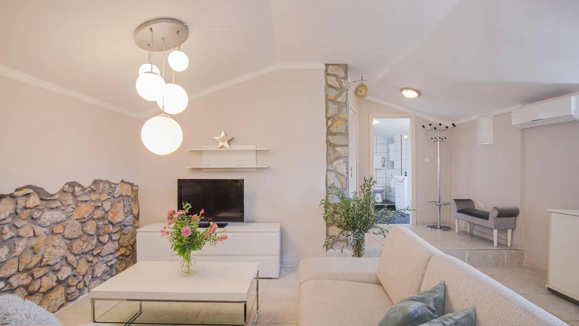Apartments Lina Vrh  Vrh (Krk)