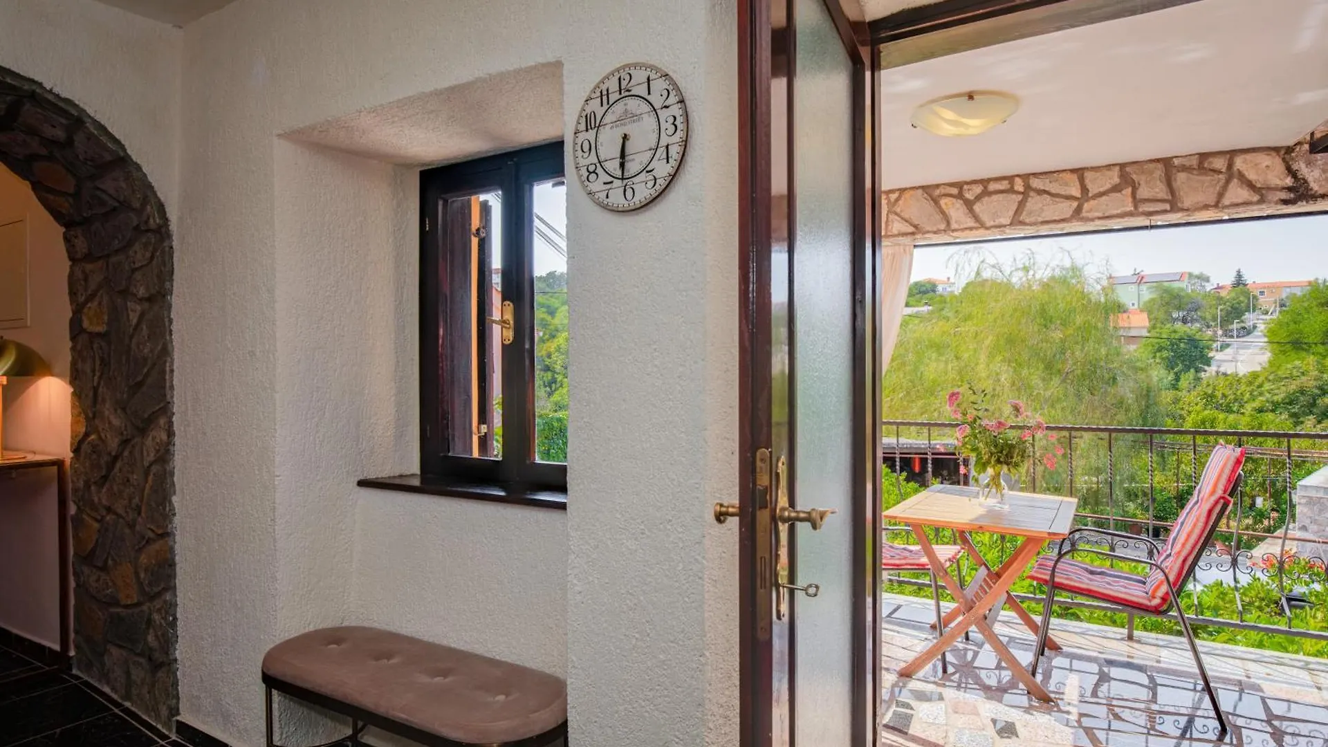 Apartments Lina Vrh  Croatia